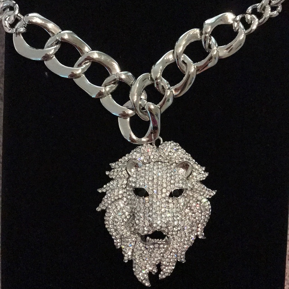 Fierce lion pendant